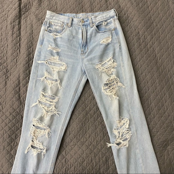 American Eagle Outfitters | Jeans | American Eagle Distressed Mom Jeans